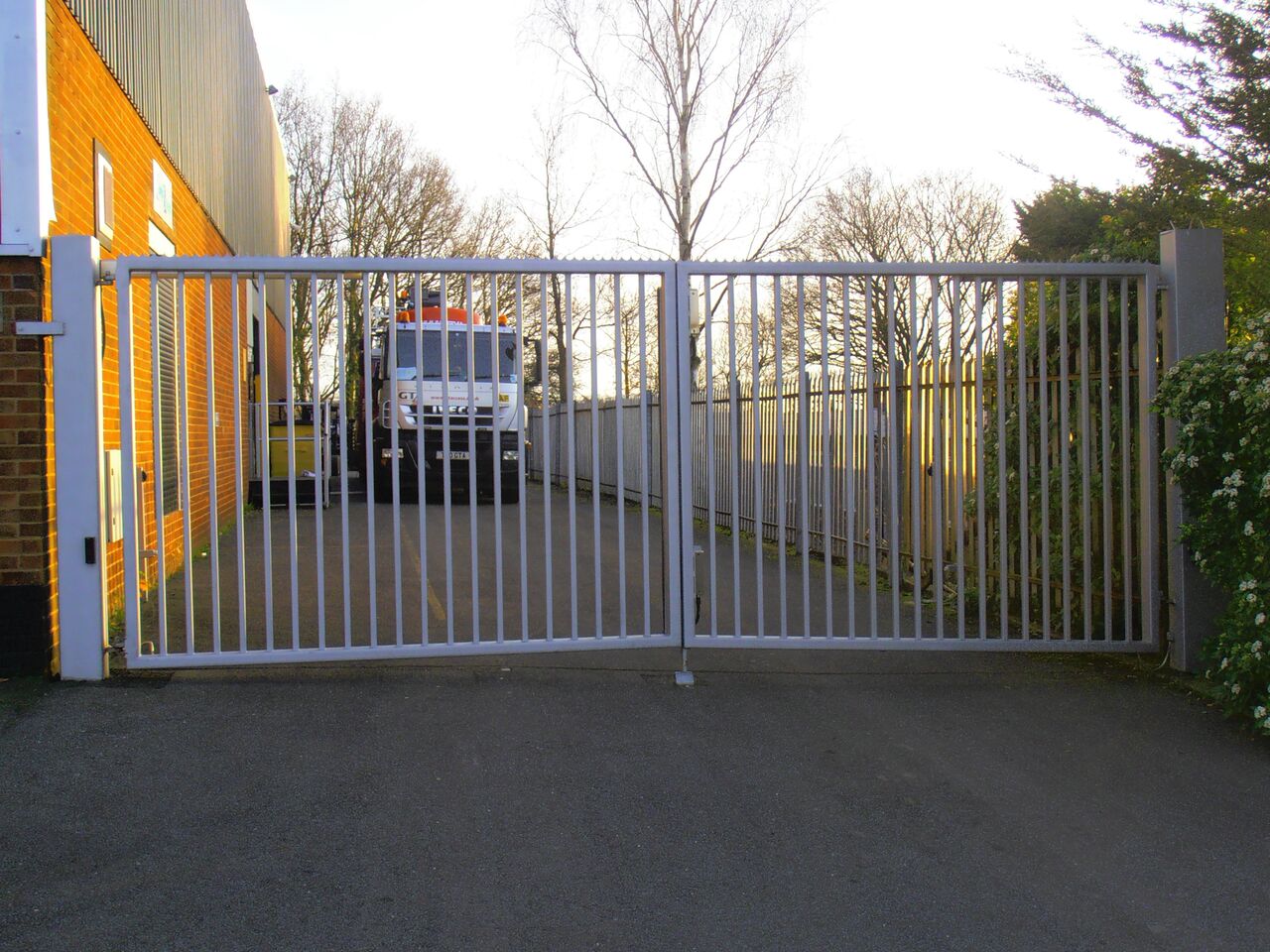 Swing gates